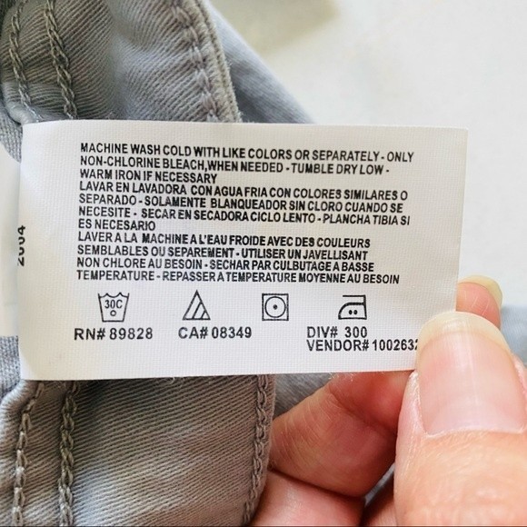 Womens Gray Cargo Capri Pants Size 12 Comfort Stretch - Picture 9 of 15